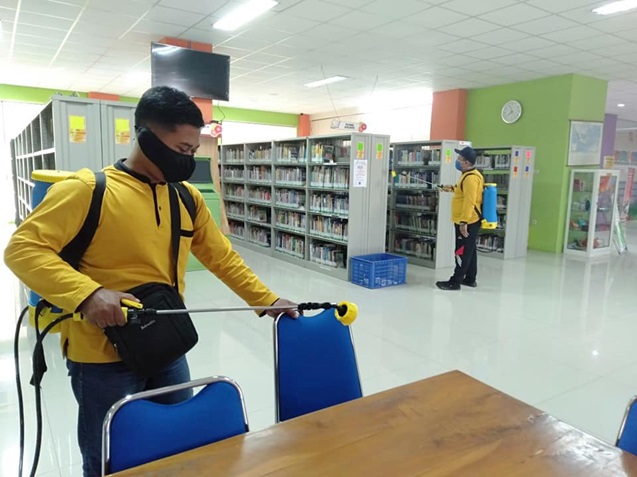 Bersih Lingkungan Dan Penyemprotan Disinfektan