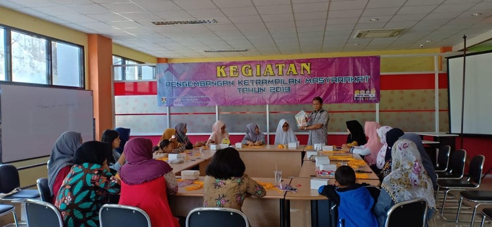 Workshop Dompet Macrame diselenggarakan di Perpustakaan Kota Magelang