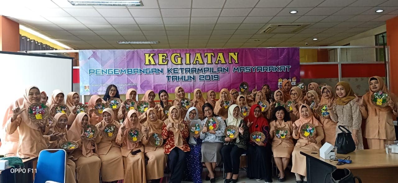 Disperpusip Kota Magelang dengan Darma Wanita(DW) Kota Magelang menyelenggarakan Workshop Kreasi Kai