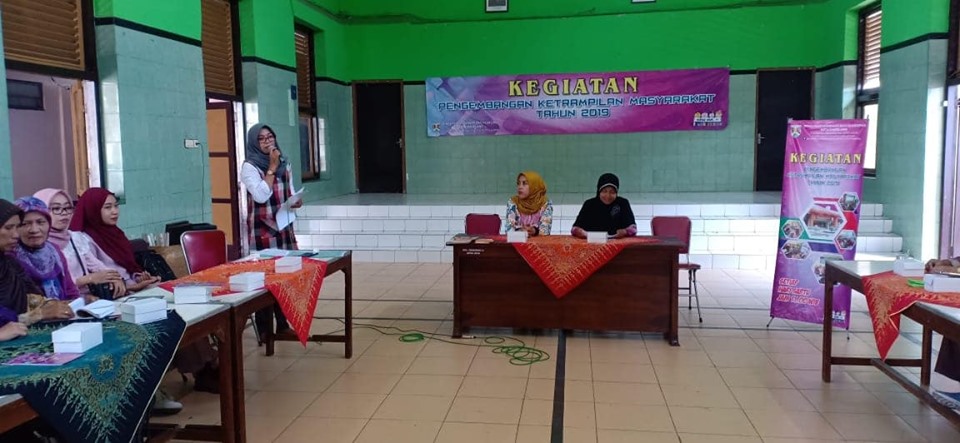 Disperpusip mengadakan Kegiatan Pengembangan Ketrampilan Masyarakat di Kelurahan Kemiri