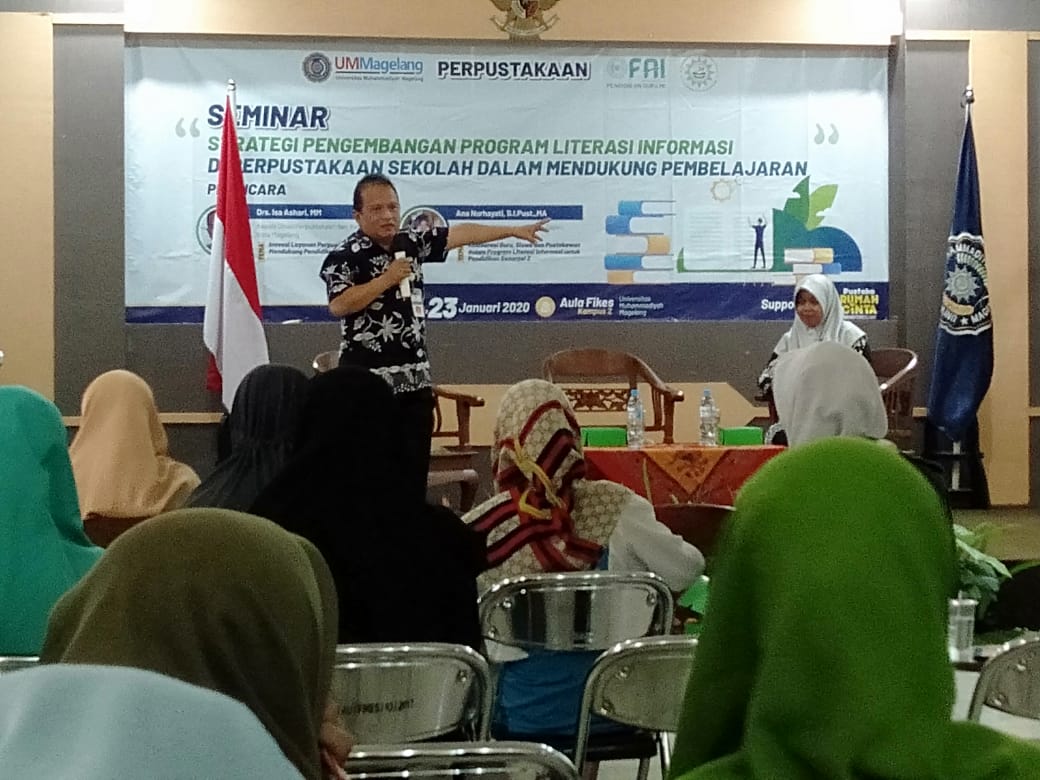 Kepala Disperpusip Memberi Motivasi Seminar Literasi Informasi di UMMagelang