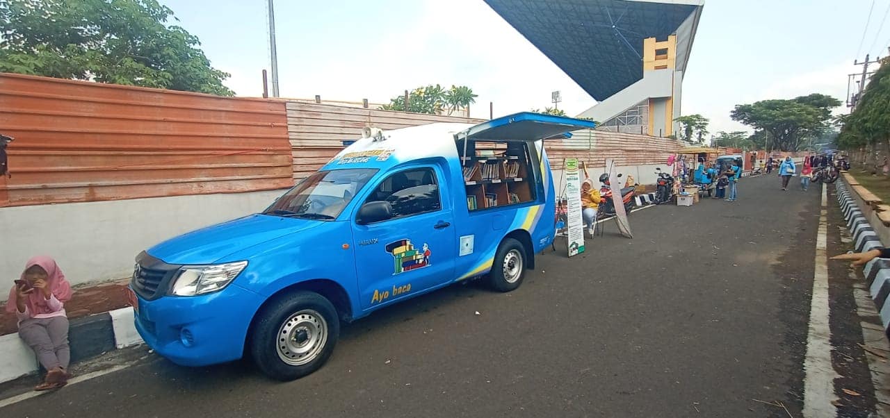 Perpustakaan Keliling Kota Magelang standby di GOR Samapta, Sanden Magelang