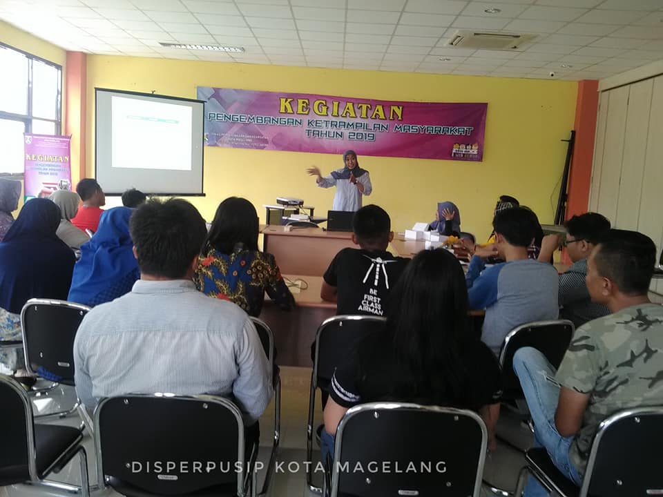 Workshop Ketrampilan Masyarakat  Belajar Bikin Vlog (Video Blog) 